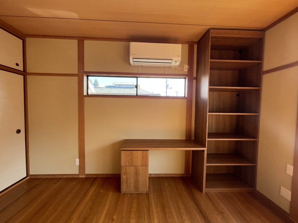 部屋に合わせた造作棚